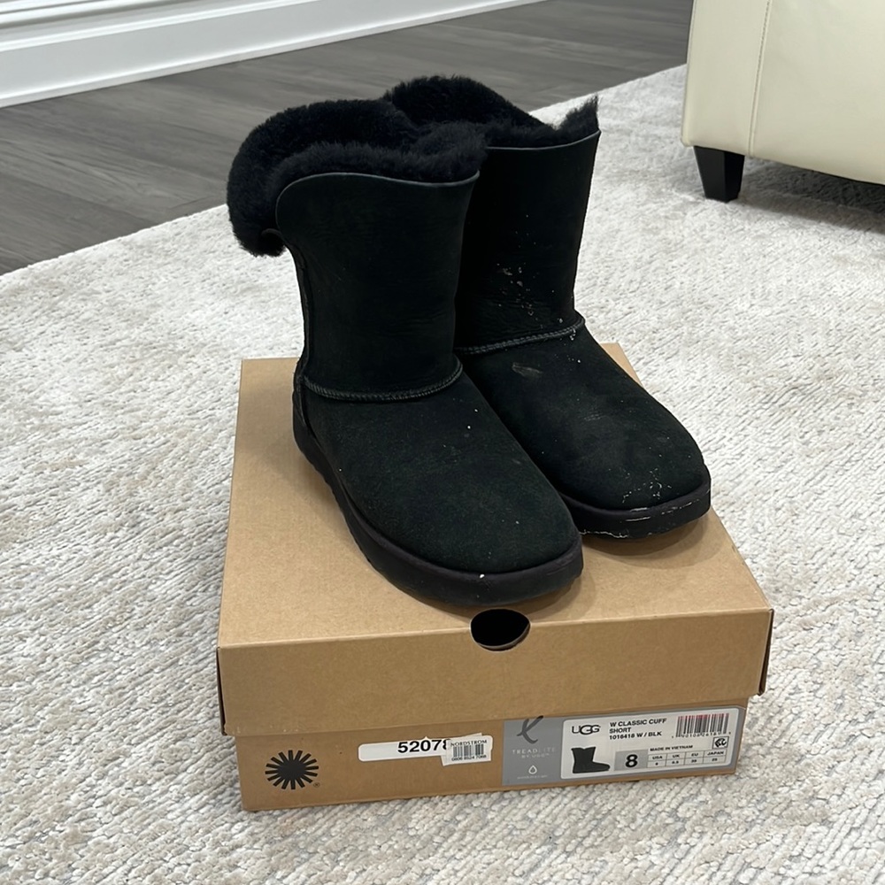 Black UGG classic cuff short